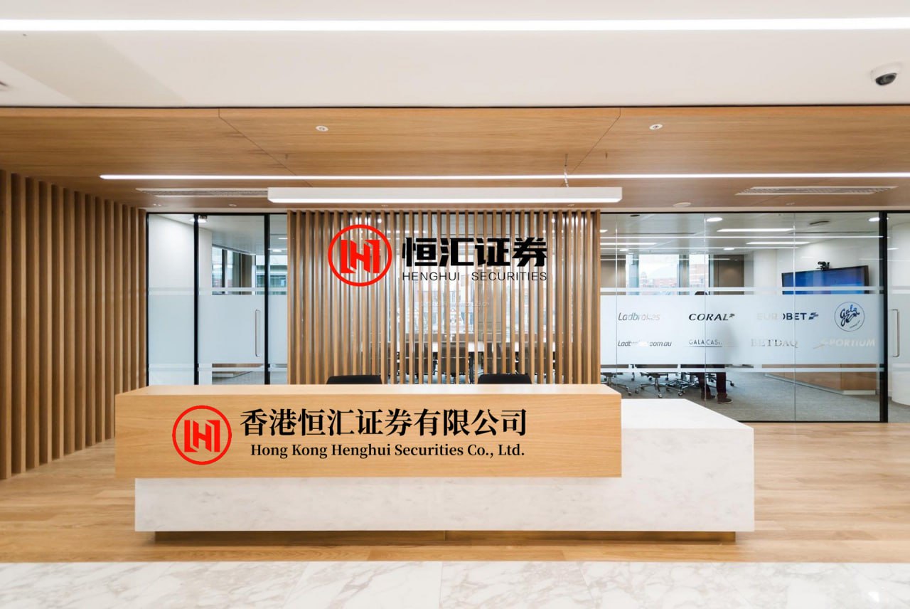 万银鼎信配资平台 探秘“钢铁伙伴”成长：在北京亦庄看人形机器人如何变聪明